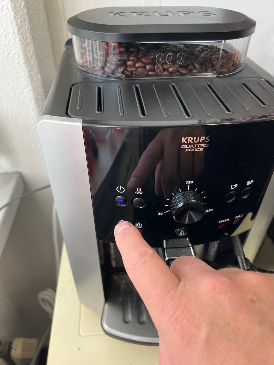 Goedemorgen!

Wat doe jij als eerst als je op je werk/kantoor aan komt?

In mijn geval eerst de koffiemachine aanzetten...

Maak er een mooie dag van!