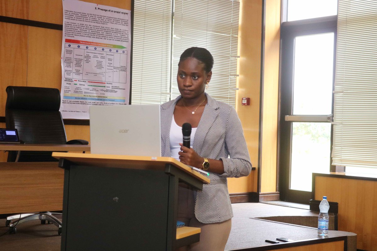 E3MG_Gabon's tweet photo. Début des soutenance des Ingénieurs issus de la promotion 6 en présence du Dr Christian BOUPASSIA devant les enseignats de l'USTM et encadreurs des entreprises partenaires COMILOG et SCIENCE SOLS https://t.co/pXBowfQ4VS