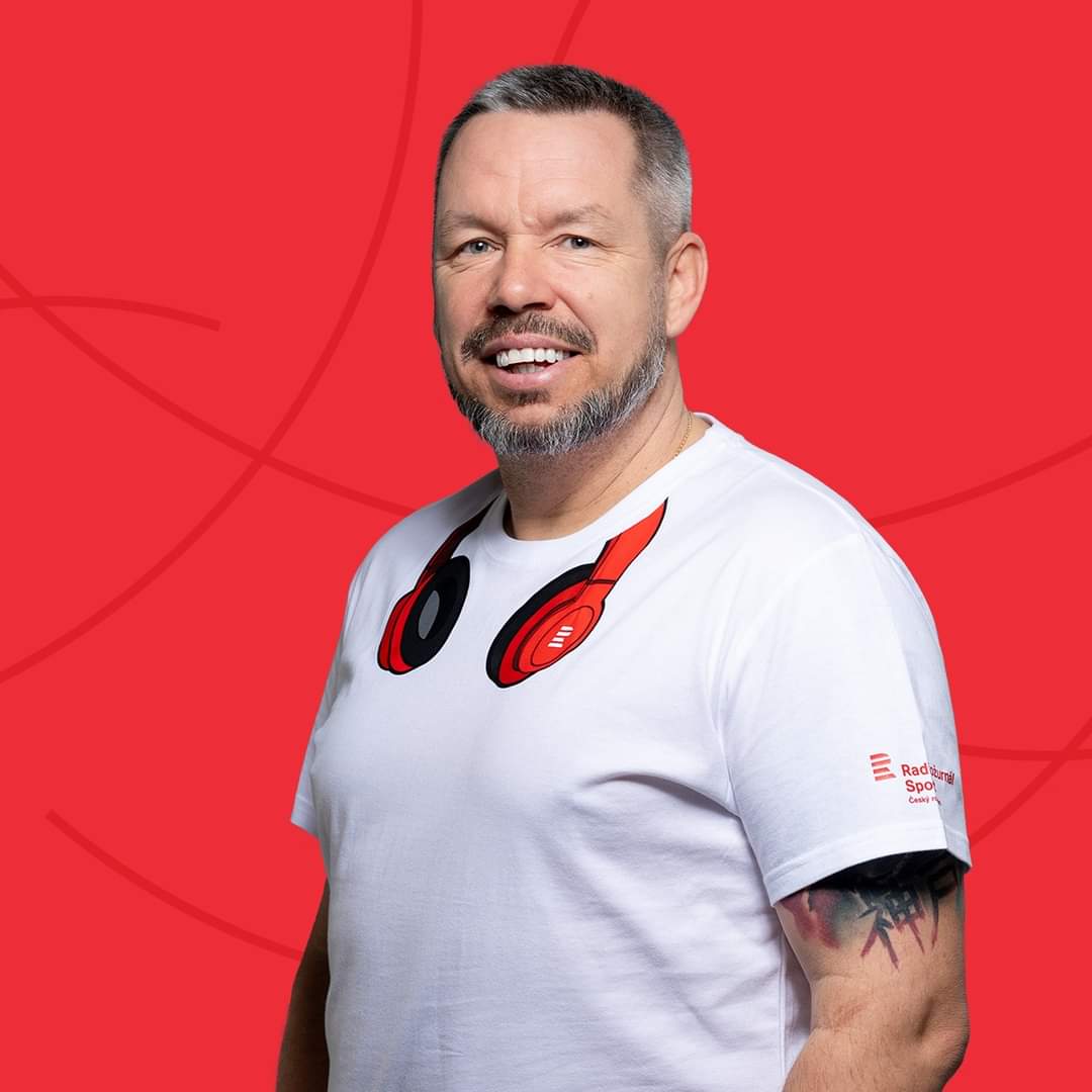 RadiozurnalS's tweet photo. Během Eura 2024 se můžete těšit nejen na přímé přenosy všech utkání, ale i na zajímavé názory a glosy fotbalových expertů 🗣️ Ve vysílání @RadiozurnalS uslyšíte Dušana Uhrina mladšího, Horsta Siegla, Václava Kadlece a Pavla Horvátha ⚽️ https://t.co/JTHJPAHanF