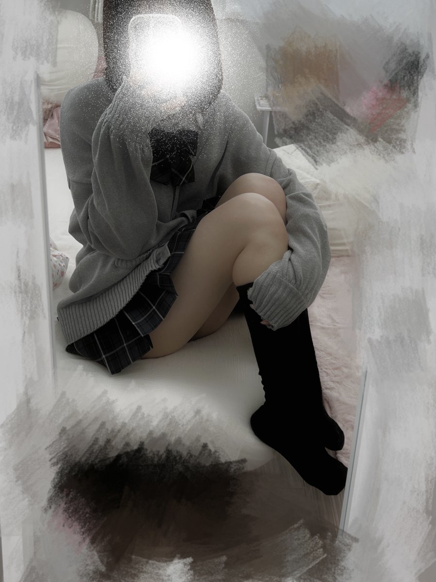 renyaneko06's tweet photo. 今日パンツ履かないで学校行ってみた https://t.co/a3swohgzKd