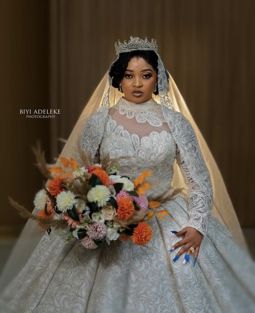 Exceedinggraz01's tweet photo. Regal couple ✨
Wedding dress and suit; @Exceedinggraz01 
Bouquet and all Accessories @Exceedinggraz01 
Dear bride to be, we have all you need for your big day👰‍♀️
☎️;08107543553
Showroom address; 1st flat upstair, old igbalaye printing press beside riverside oke fia.@InsideOsogbo https://t.co/ZZdOsHwIMw