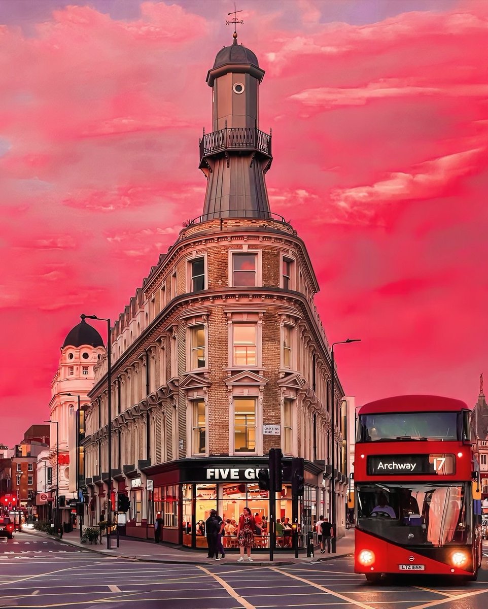 londonpopbox's tweet photo. 🇬🇧❤️The beauty of London at night!❤️🇬🇧
Thank you @luke_through_my_lens 🌶️❤️ Wondering when the next Red Sky at Night will be … ❤️🌶️

#sunsetphotography #sunsetlover #sunsetcaptures #Londonpopbox https://t.co/MPsLO9WmML
