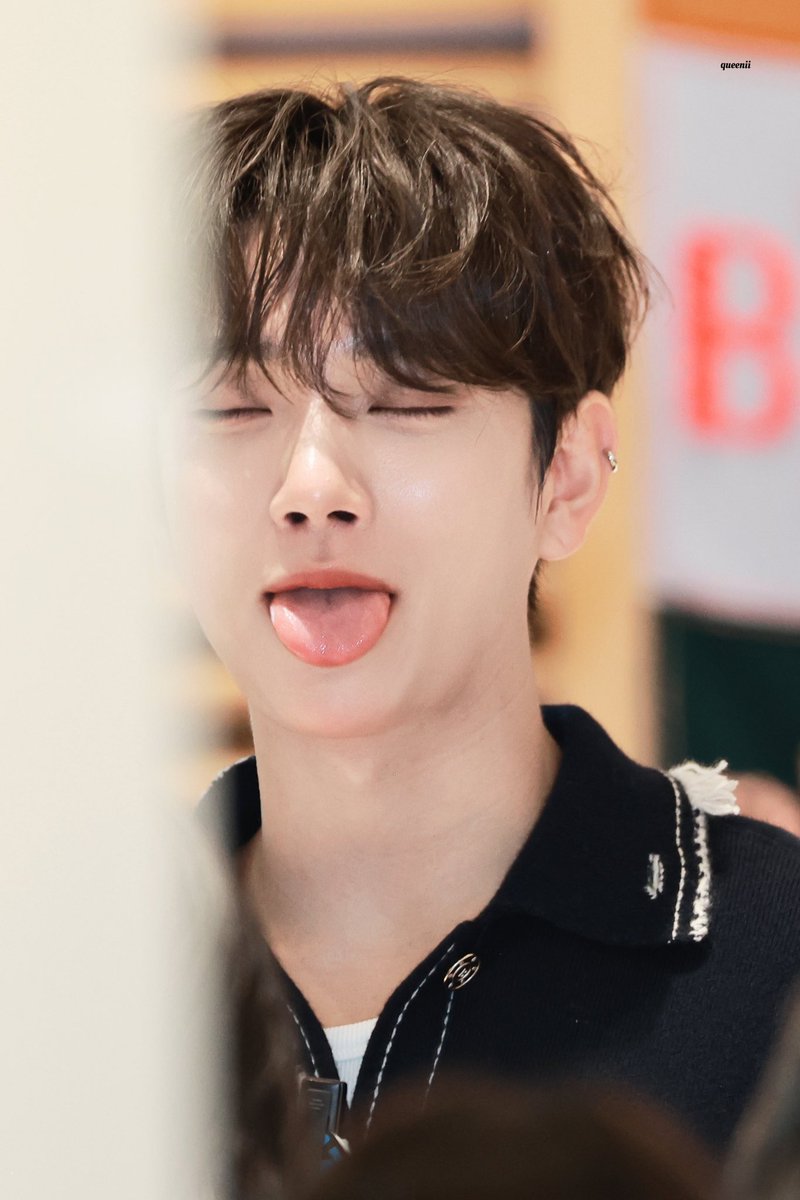 queenii1230's tweet photo. 240612 BARRIE
👅👅
#JOSHUA #조슈아 #SEVENTEEN #세븐틴 https://t.co/yiO9Ejh4s7