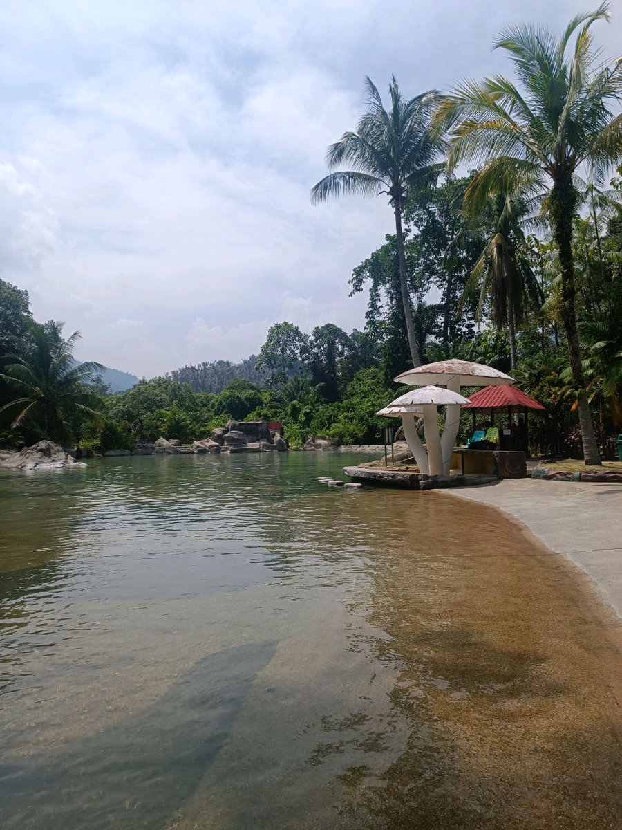 chanderwei's tweet photo. 🌞✨ Enjoy early family getaway at Sungkai Felda Hot Springs! 🏞️ Relax in soothing natural pools, relish scenic beauty, and create unforgettable memories together. Perfect for rejuvenation and adventure! 🌳🌸 #FamilyVacation #SungkaiHotSprings #NatureRetreat https://t.co/pOzzVsjnoD