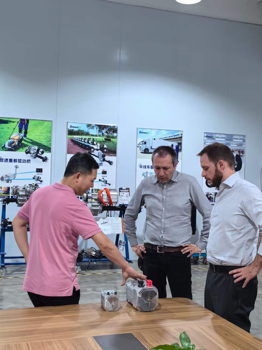 RichHua01896106's tweet image. 🌞Customers from Brazil.
​We have been in contact online for a while and have bought samples twice. Today, when I came to the company for the first time, I kept saying: Amazing, Perfect.​
rotontek.com
​#driveaxle #electrictractor #controller #powertrain #logtruck