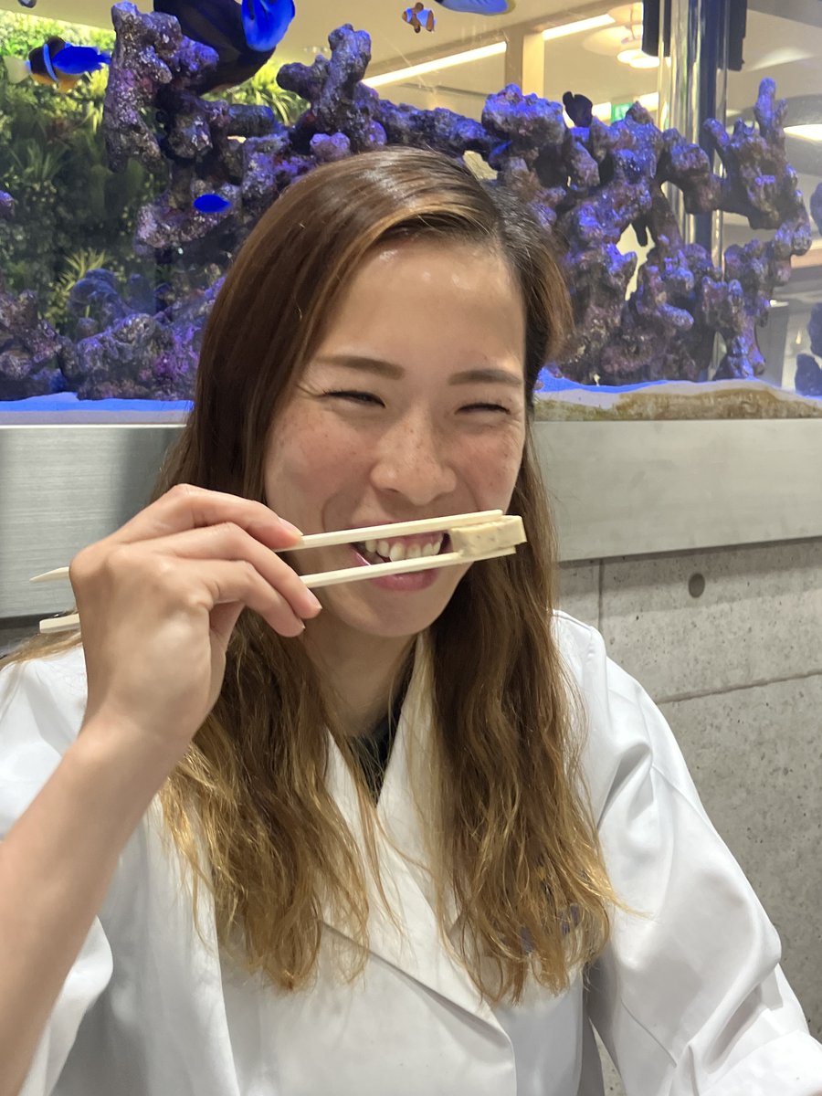 AMEROIDKITCHEN's tweet photo. アメロイドでアメロイドキッチン商品の試食会を開きました！
ASハリマアルビオンの選手でもある千葉さん@soogenkidayoは牡蠣リーヌがお気に入りです☺ https://t.co/EJfQUHGFpo