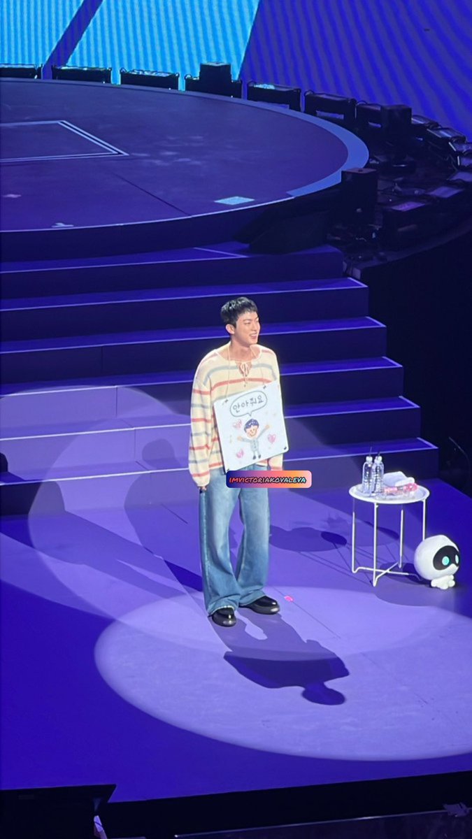 vikki_koval's tweet photo. Jin🥹 #bts #kimseokjin #jinbts #btsjin https://t.co/UlyrXvs8DW