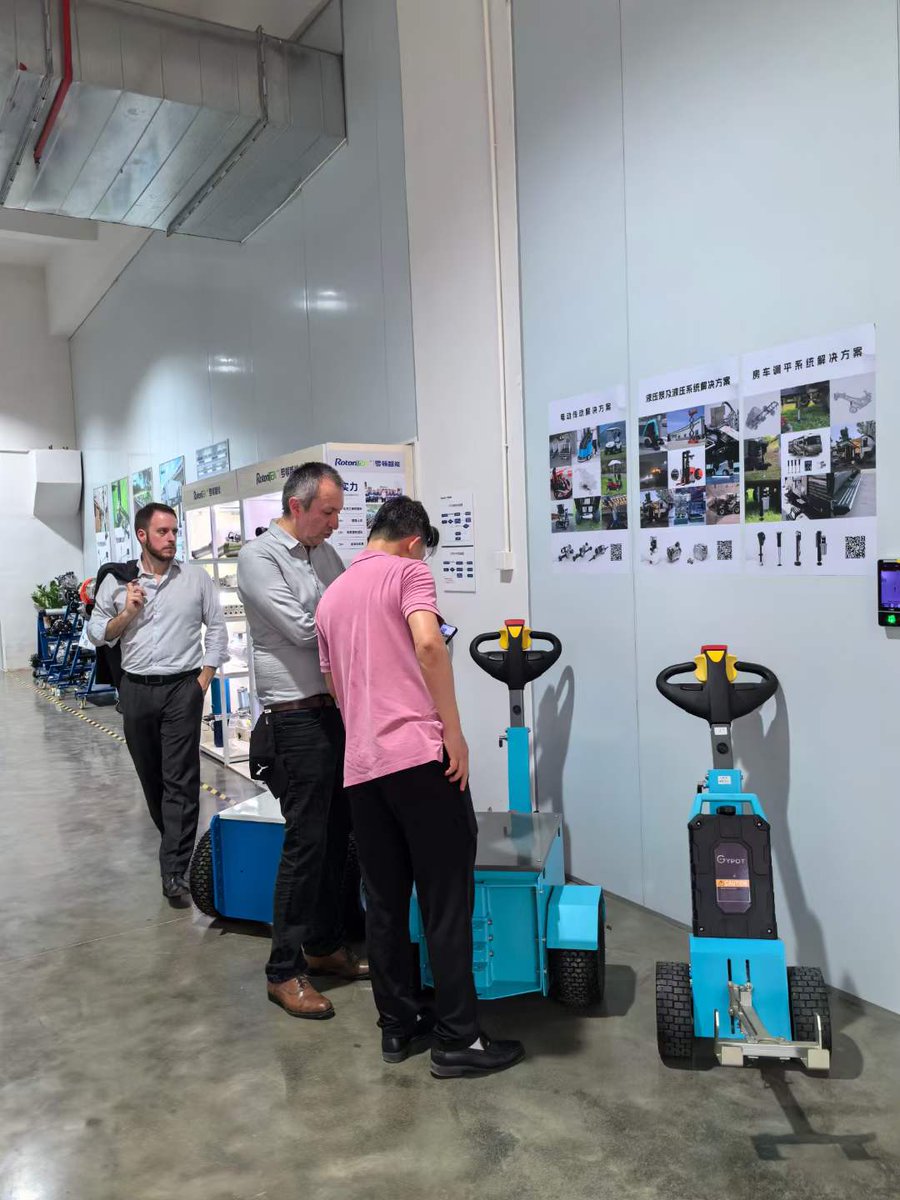 RichHua01896106's tweet image. 🌞Customers from Brazil.
​We have been in contact online for a while and have bought samples twice. Today, when I came to the company for the first time, I kept saying: Amazing, Perfect.​
rotontek.com
​#driveaxle #electrictractor #controller #powertrain #logtruck