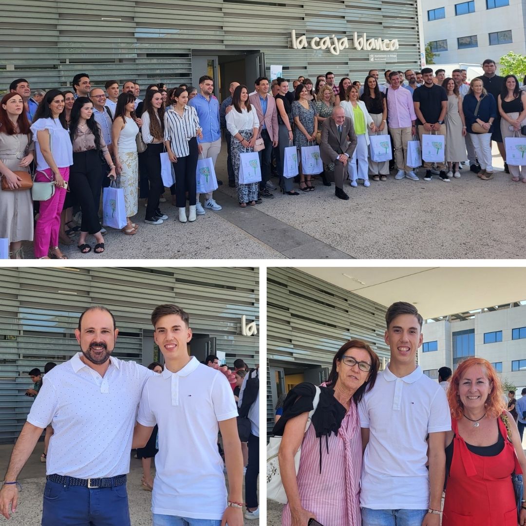 ies_campanillas's tweet photo. Alexis Gómez (del CFGB de Informática y Comunicaciones) fue reconocido ayer 12 de junio por el Ayuntamiento de Málaga como alumno del IES Campanillas con uno de los ‘Premios de Educación Ciudad de Málaga a la FP’.  #iescampanillas #educaand #junio204 #malaga #fp https://t.co/AX7LgvjjlE