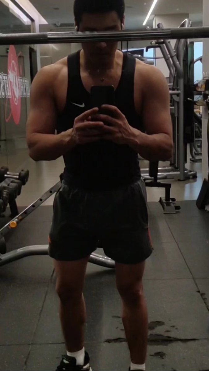 我这种黑皮 肌肉男你会喜欢吗 肯定不喜欢 是吧 因为我是大黑屌 而且直 爆筋  #spa  #全国空降 #按摩上门 #专业 #17黑屌