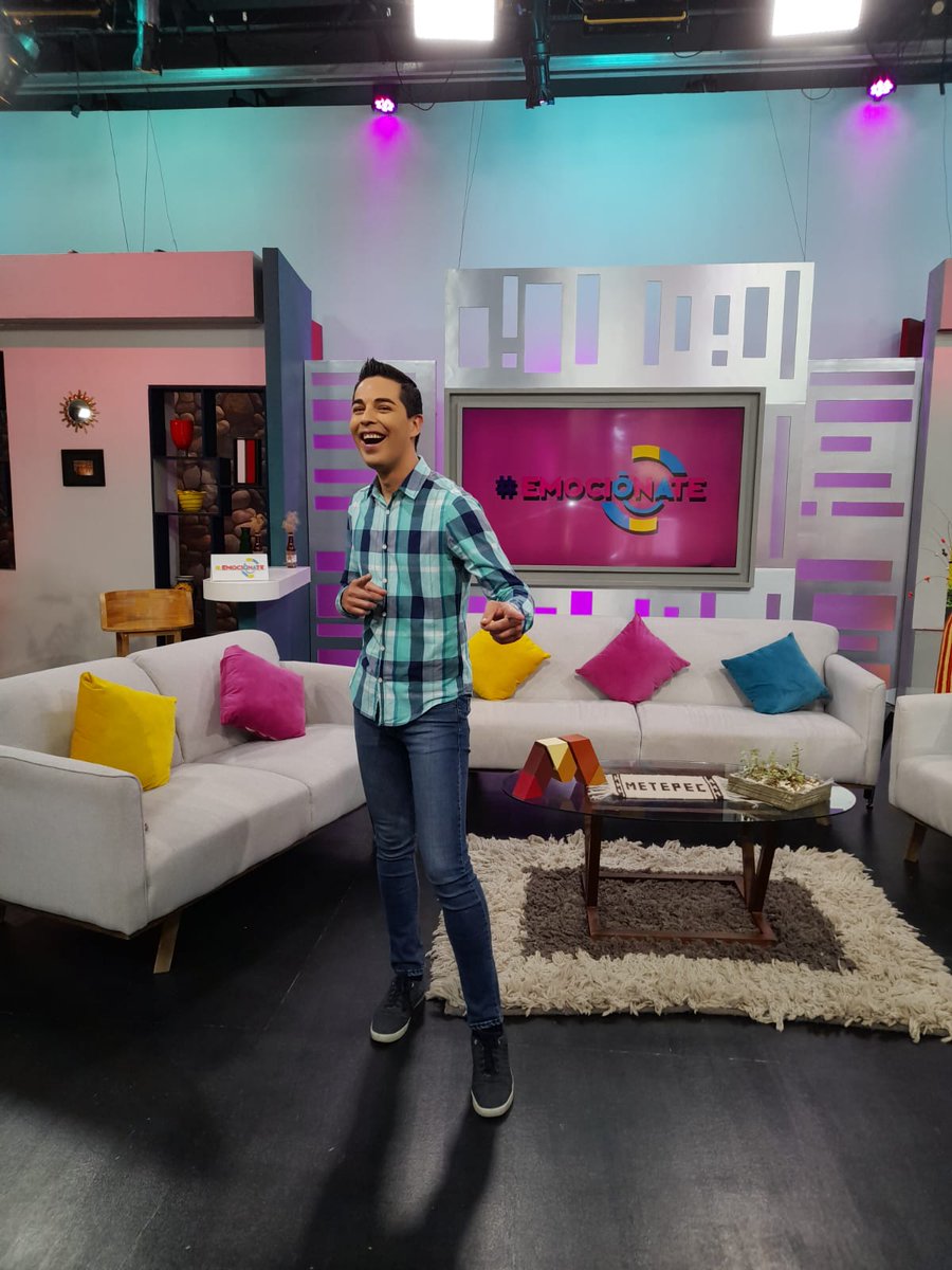christianzamaco's tweet photo. Detrás de cámaras de #Emocionate!!!
Mitad de semana, nos vemos todas las mañanas por @MexiquenseTV https://t.co/1EeBt5rKmj