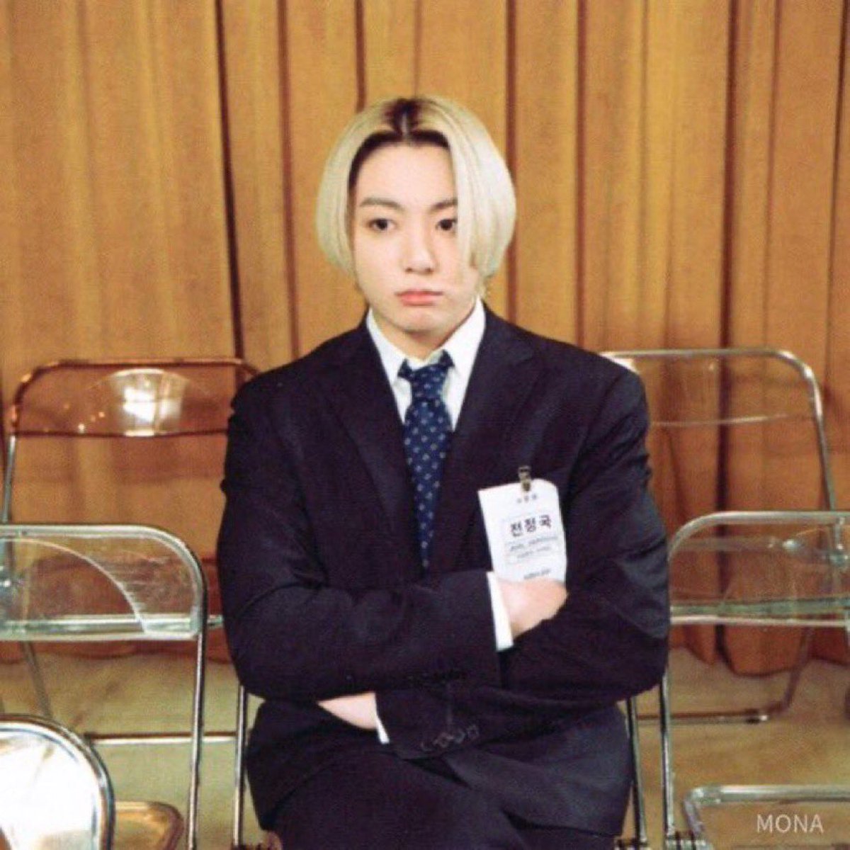 koogifs's tweet photo. me filling the room with negative energy bc i’m not getting a hug from jin rn https://t.co/PTieLLXTXq
