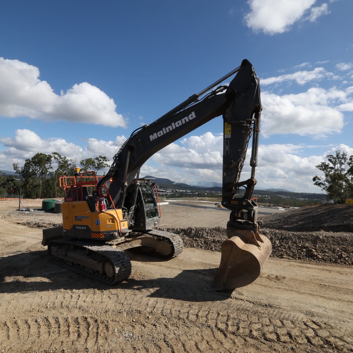 GC_Health's tweet photo. 🏥🌟Ground has officially been broken at the new Coomera Hospital site with the release of ✏️artist impressions and a virtual fly-through animation of the new Coomera Hospital.

Read more/watch the virtual tour 💻/subscribe to our Coomera e-news here: 
https://t.co/qgNAtNy5tm https://t.co/Zd8FITXMnO