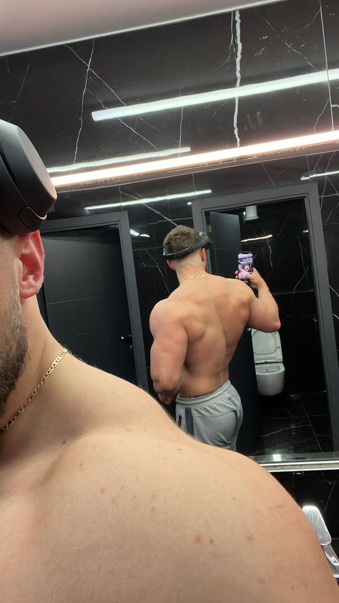 stinkerton1's tweet photo. Front or back? (Be honest)👇 https://t.co/3I8maSRvh6