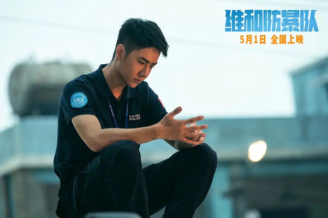 2024.6.13 微博电影 Weibo update (2/2) 왕이보는 2024년 웨이보 영화의 밤 웨이보 네티즌이 뽑은 올해의 주목 영화인 명예 타이틀을 수여받았습니다, 그가...