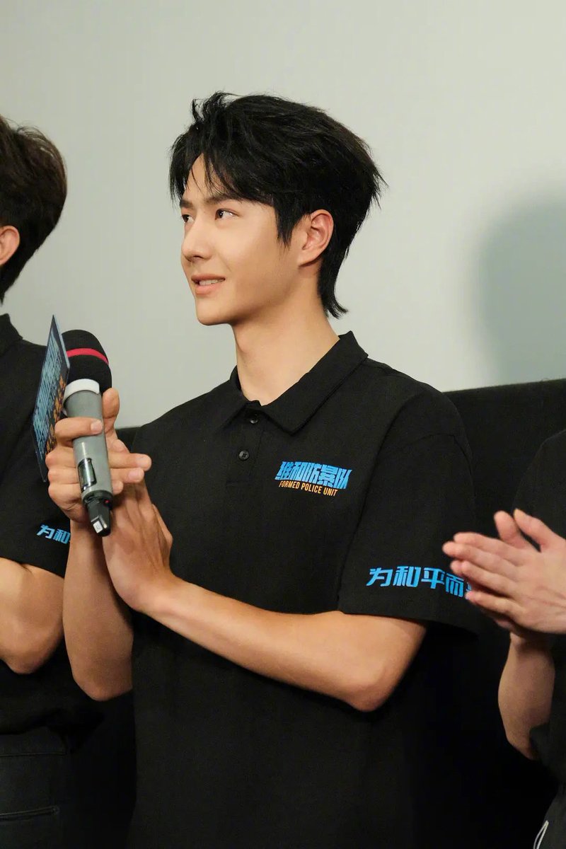 2024.6.13 微博电影 Weibo update (2/2) 왕이보는 2024년 웨이보 영화의 밤 웨이보 네티즌이 뽑은 올해의 주목 영화인 명예 타이틀을 수여받았습니다, 그가...