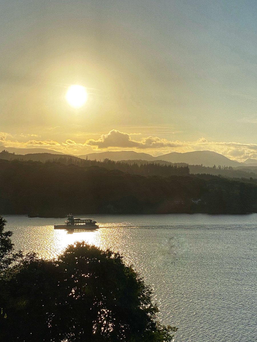 glocky9's tweet photo. @Windermereboats last night https://t.co/rsng3IgHd3
