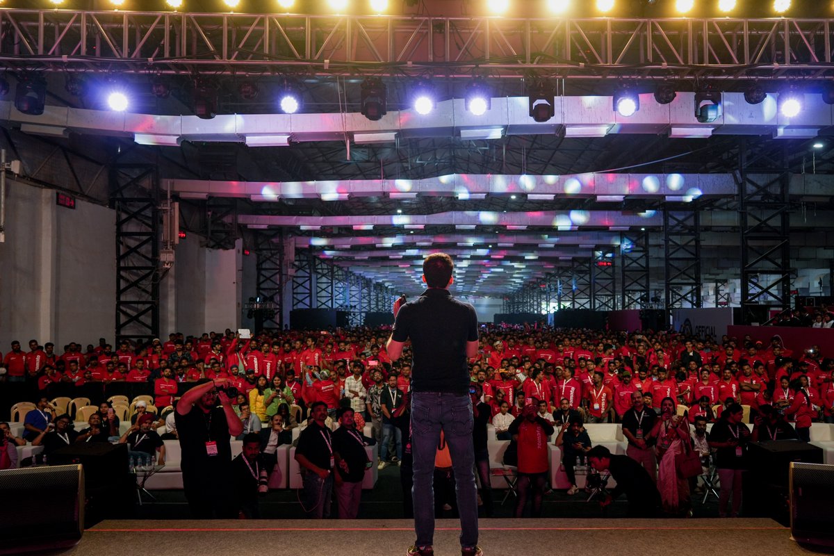 deepigoyal's tweet photo. Yesterday in Mumbai, we broke the 𝐆𝐮𝐢𝐧𝐧𝐞𝐬𝐬 𝐖𝐨𝐫𝐥𝐝 𝐑𝐞𝐜𝐨𝐫𝐝s for the largest first aid lesson at a single venue, together with 4,300 delivery partners.

Over 30,000 @zomato delivery partners are now professionally trained to provide medical aid and help during critical roadside emergencies.

Salute and a big thank you to these 𝐄𝐦𝐞𝐫𝐠𝐞𝐧𝐜𝐲 𝐇𝐞𝐫𝐨𝐞𝐬 𝐨𝐟 𝐈𝐧𝐝𝐢𝐚 🇮🇳