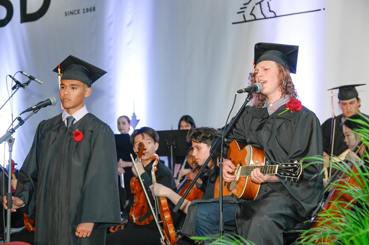 International School of Düsseldorf tweet media