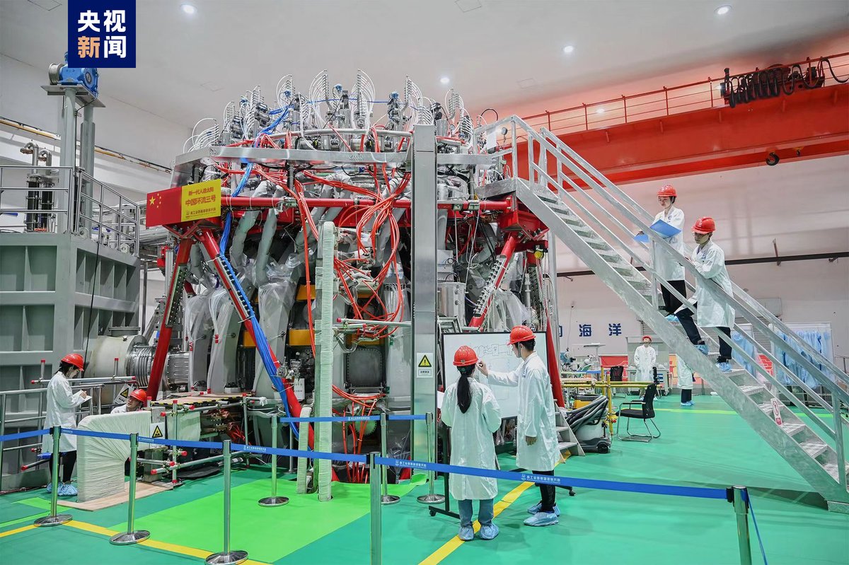 ChinaScience's tweet image. In a world&apos;s first, China&apos;s new-generation #ArtificialSun HL-3, which opened for global exploration in 2023, has realized advanced magnetic field configuration that will help improve the control and operation capabilities of #NuclearFusion devices.
