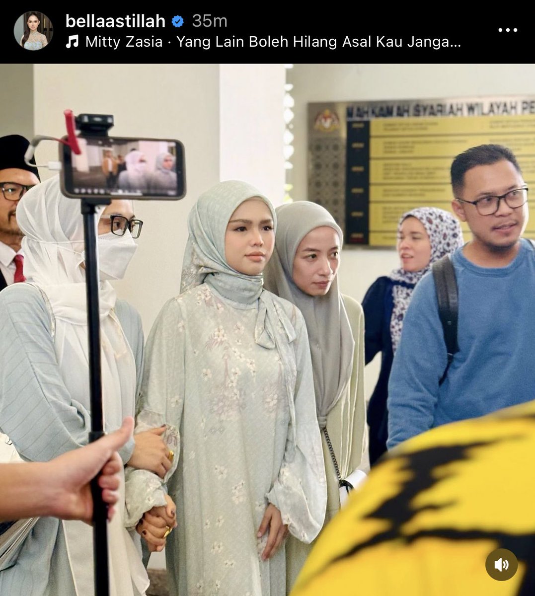 twtbiy's tweet photo. Bella terus mention nama Ruhainies. End of their love story, bella officially single. https://t.co/DzqHbK001K