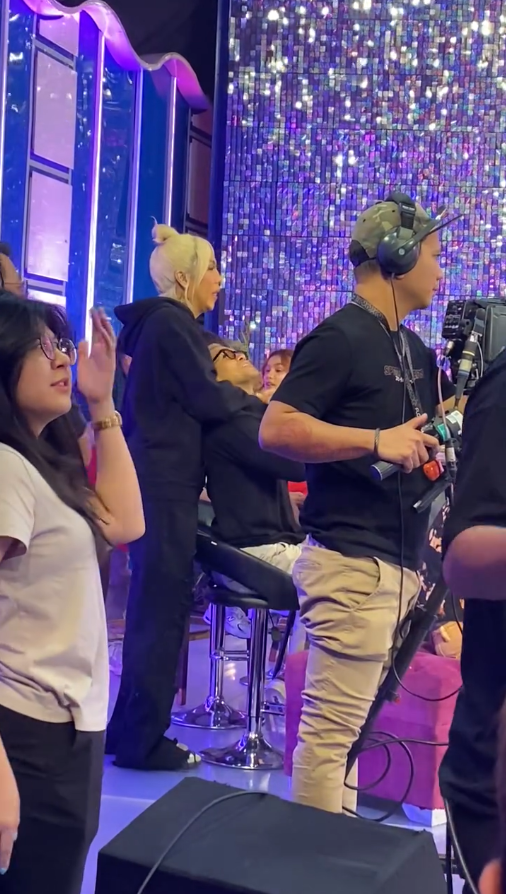 ViFeelings's tweet photo. OH YOU TWO huhu cutest pls

#ViceGanda | #ViceIon | #IonPerez https://t.co/QsbJAjZWs8