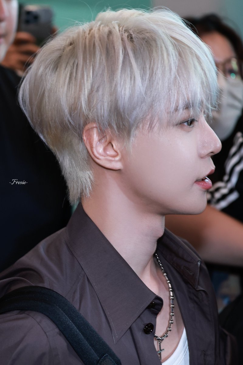 귀 주근깨.. 최종붕괴

weibo.com/6416191519/504…

#도영 #DOYOUNG 
#DGxDOYOUNG #DGSS25 
<a href="/dolcegabbana/">Dolce & Gabbana</a>