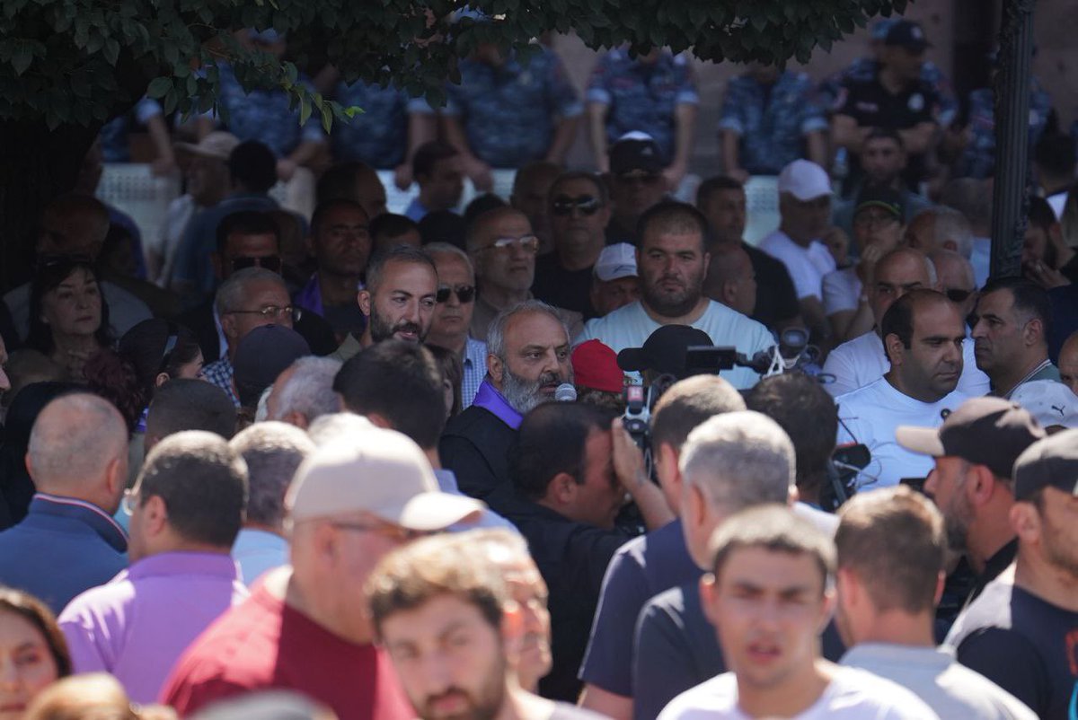 SrbazanBagrat's tweet image. The presence of captives in Baku prisons is our shame and disgrace.

This man has been lying continuously for four years, even on this issue. It is our responsibility to ensure that our boys return home as soon as possible.

#EnoughLies

#JustCause