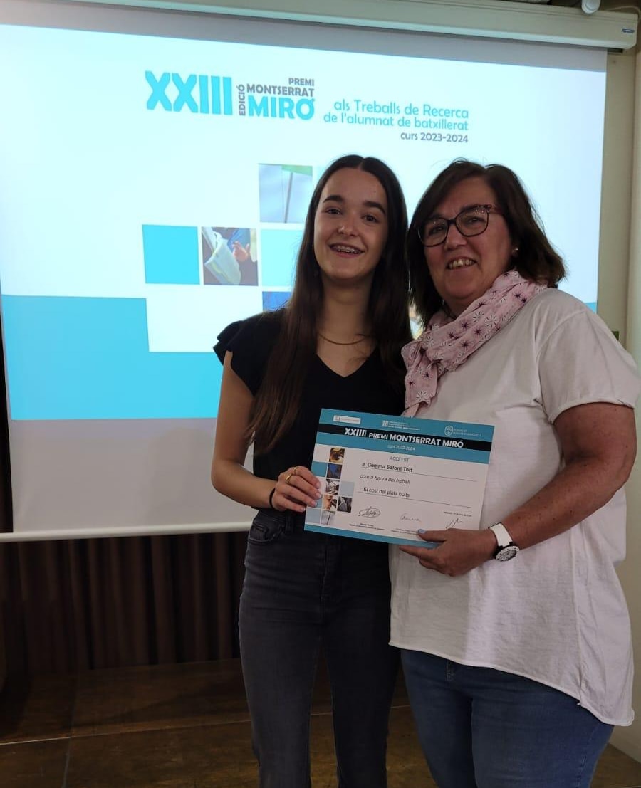 epiasabadell's tweet photo. ENHORABONA, LAIA!
Finalistes als premis Montserrat Miró i Marimon
La Laia Saus ha estat finalista amb el seu treball de recerca" El cost dels plats buits". Enhorabona, Laia
#2NBATXPIASABADELL https://t.co/Rv9GI7uwz4