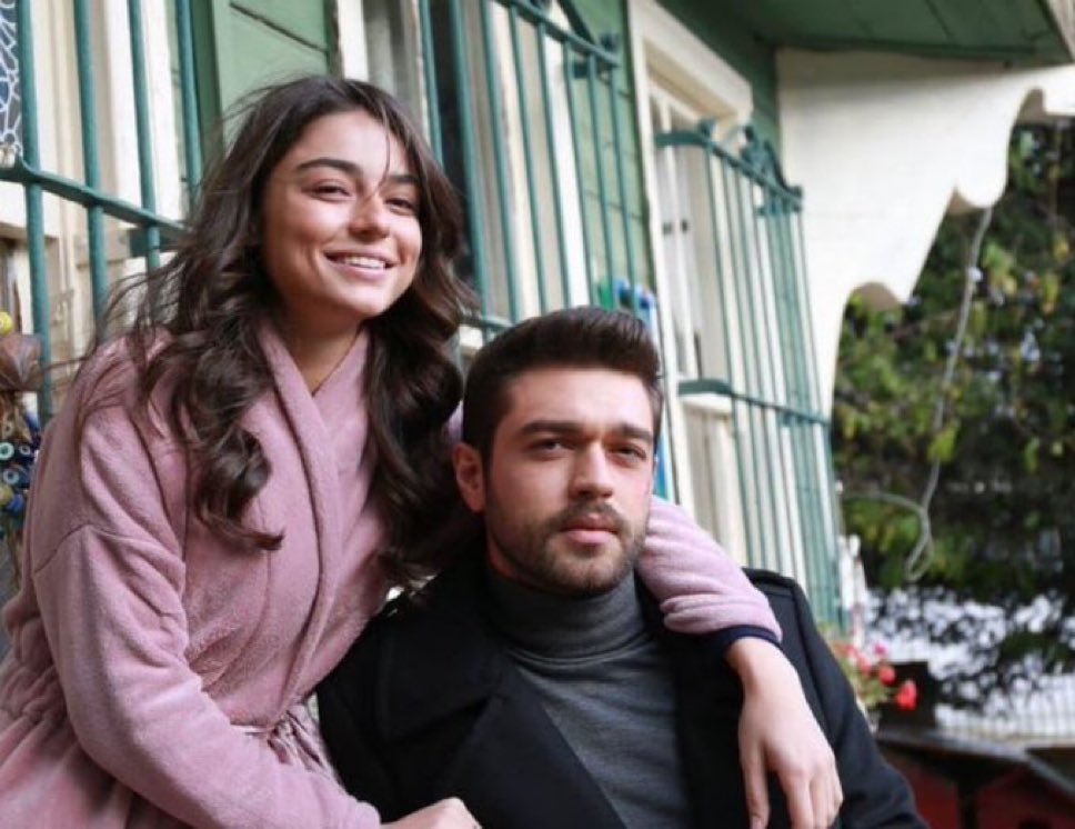 Ayça Ayşin Turan ve Furkan Andıç’lı #39Derece filminin konusu:

Fatih, tıpkı kendi gibi sakin bir karaktere sahip olan Türkiye’nin sahil şehirlerinden birisi İzmir’de doğup büyümüştür. Ege ise İstanbul’un koşuşturmacası ve kargaşasında büyüyen hırslı ve başarılı bir genç