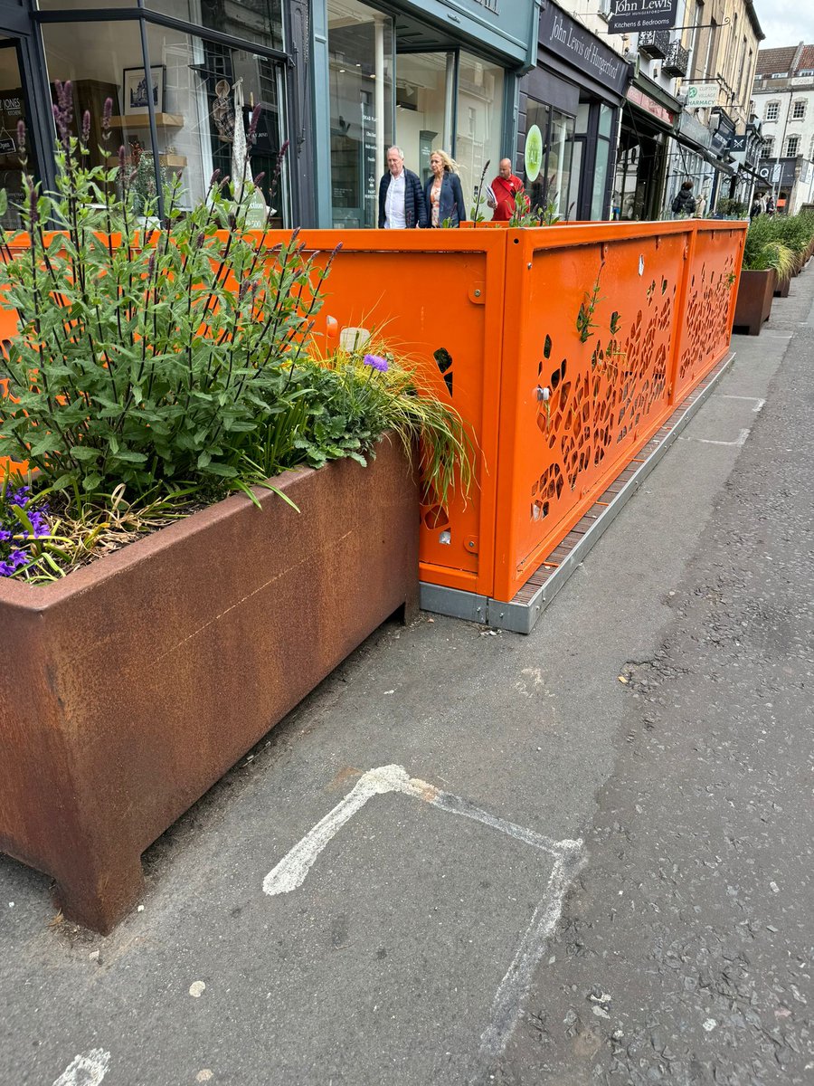 On a site visit in Clifton in #Bristol recently I spotted these pocket parks in this pedestrianised street. 

I loved the vibrancy of the contemporary planters and the softness the planting brought to the space.
 
It really added to the street scene.