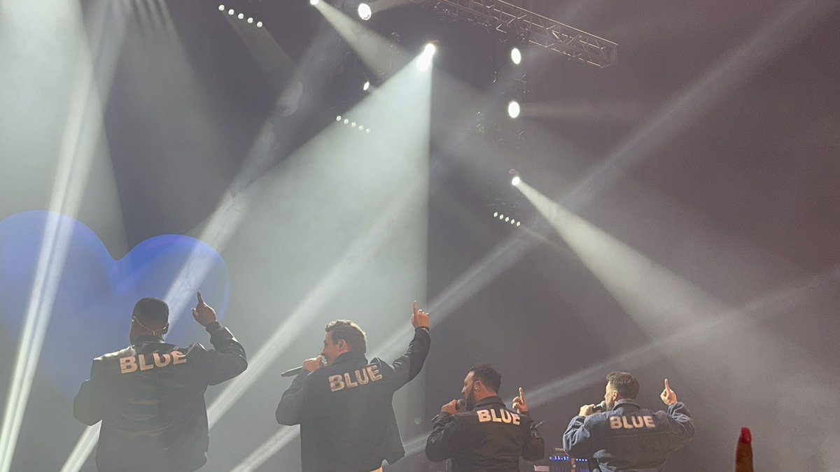 keeping_it_blue's tweet photo. Just 2 more days till I see  @officialblue for the 6th time in past 2 months but then nothing else booked for this year 😭 sure we can sort something @jemnixon though can’t we? 🙈🤣  @AntonyCosta @MrDuncanJames @simonwebbe1 💙💙💙💙#onelove https://t.co/0lPNVbRUfh