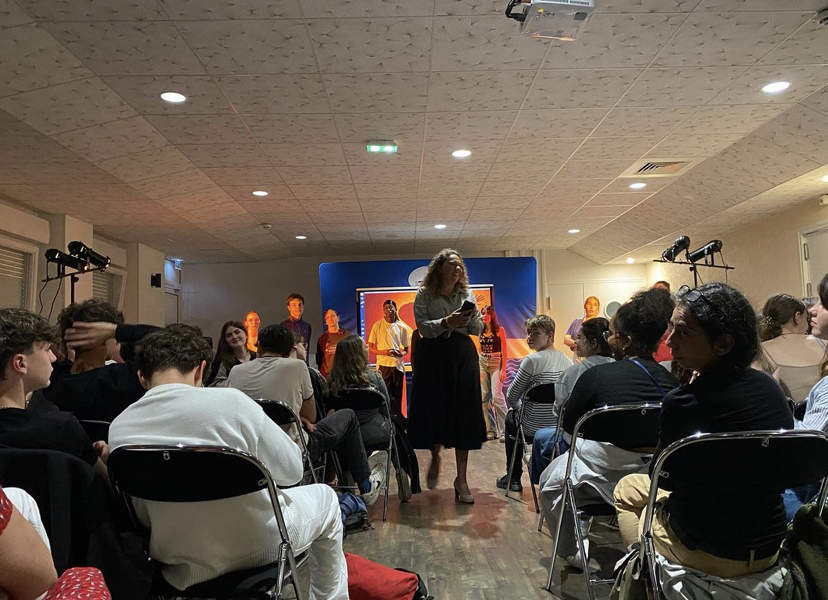 Intervention de la comédienne Mitidjan TARAYOUN @cie_phoenix au lycée Maurice Marland dans le cadre du programme pHARe, article à lire ici : …tellerie-restauration.ac-normandie.fr/Theatre-forum-… <a href="/DurandAnnabel/">Annabel Durand</a>  <a href="/BEUVANTH/">Beuvant Herve</a> <a href="/LyceeHotelier/">Lycée Hôtelier</a>