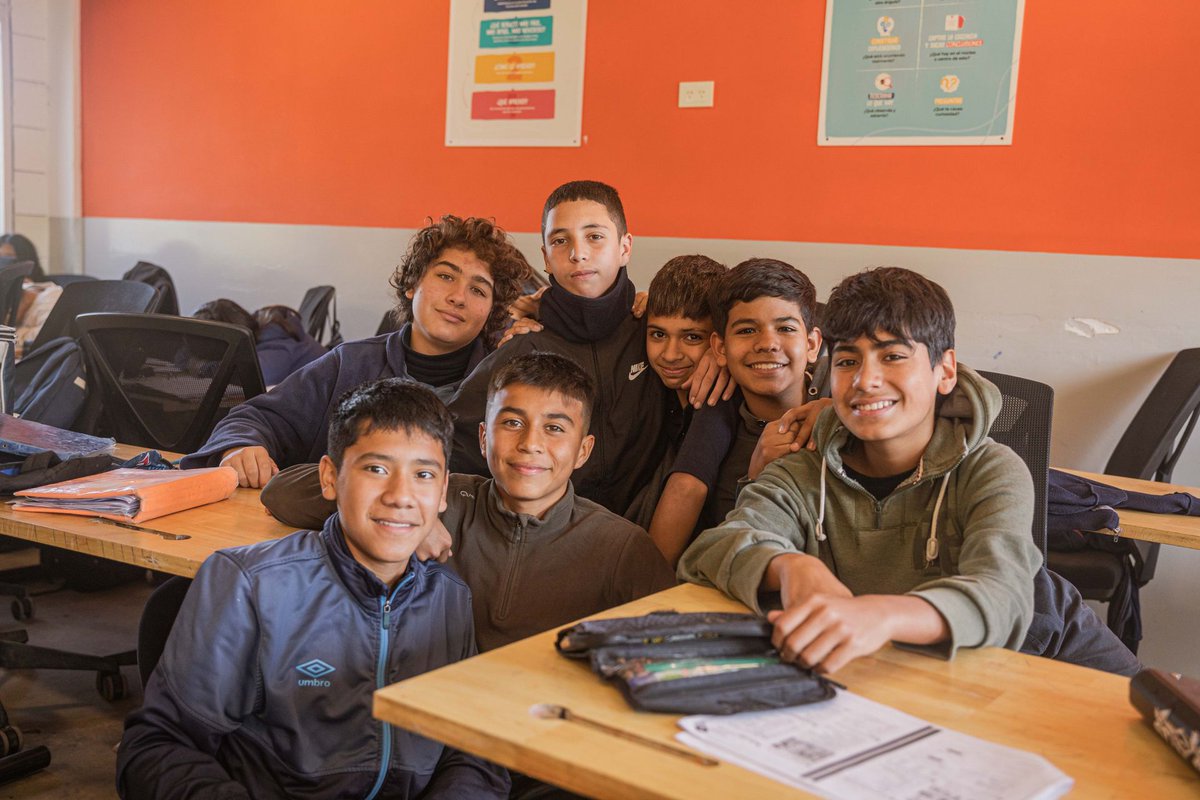 T4EduC's tweet photo. Turning heads to 🇦🇷! @clarincom spotlights Colegio María de Guadalupe for making the Top 10 Shortlists for the World's #BestSchoolPrizes for Community Collaboration!  This 12-year-old #StrongSchool empowers students regardless of background.

https://t.co/6JxoNYj2U9 https://t.co/aL7pCa2MN7