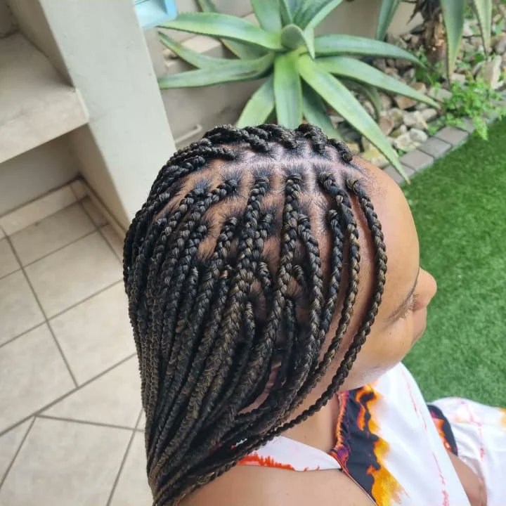 sharonhmbambo's tweet image. Keep your beauty routine hot this winter with my mobile salon services. Book your appointment today and experience the luxury of salon-quality beauty in the comfort of your own home, even on the chilliest winter day. 0697905596
#knotlessbraids #sandton #fourways #midrand #braids