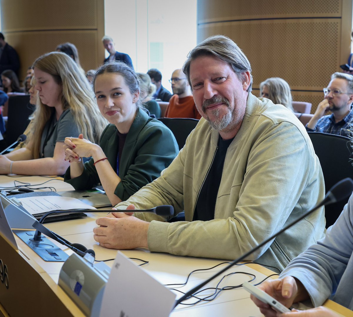 thomaswaitz's tweet photo. Gestern ging’s für uns in die erste Fraktionssitzung der @GreensEFA im EP. 

Und es ist auch Zeit hier mal Danke zu sagen, danke an alle, die echten #Klimaschutz #Demokratie und #Menschenrechte gewählt haben. https://t.co/4pHZeeT4hc