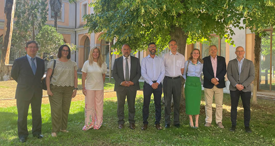 CEP_UCLM's tweet photo. 🔝Hoy se ha presentado el nuevo curso de Experto en Dirección de Instalaciones de Golf organizado por la @uclm_es en colaboración con la Asociación de Profesionales de Golf de España. 

ℹ️ https://t.co/or0mtB6GBI
📝https://t.co/4Q28I9Nruq

@uclm_es @Luismarfl @GallardoLeonor https://t.co/CnlJuscZpx