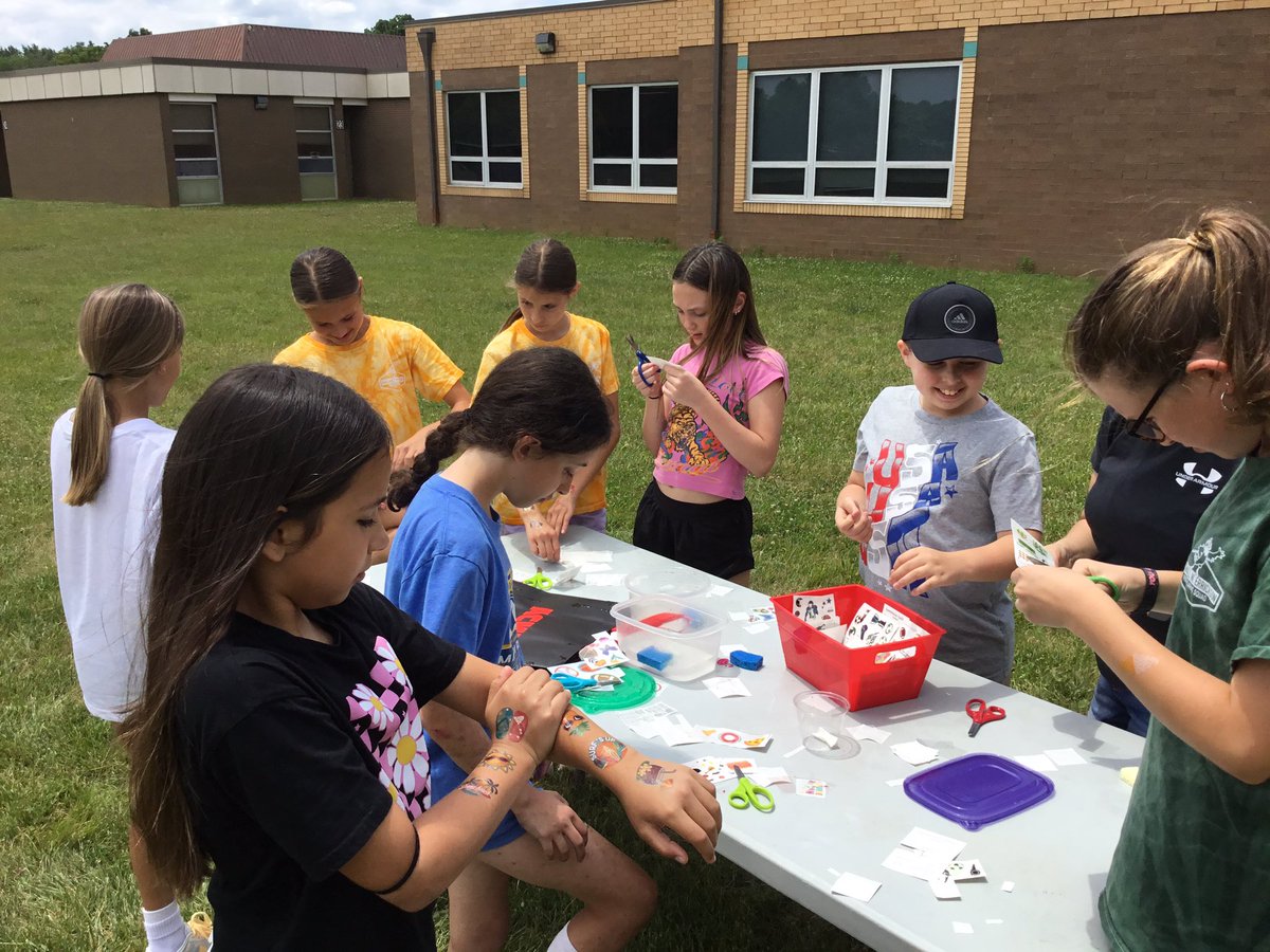 Mrs. Ayres tweet media