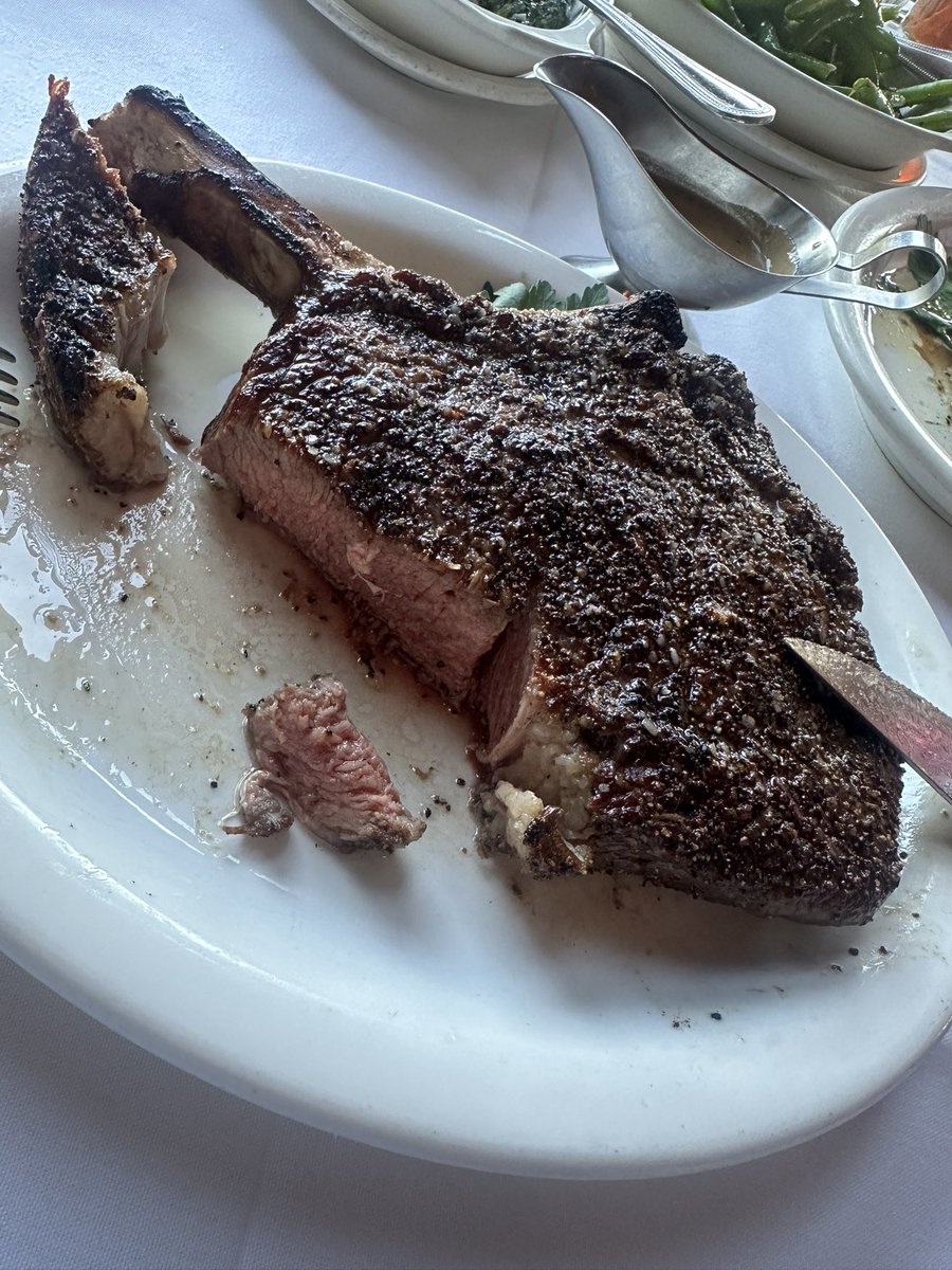 JimmieDoss's tweet image. Yesterday I got to share my anniversary with #StrongDadJune, went out &amp;amp; had a great time last night with the wifey. Today it is back on the grind! Invest in the people that help you be strong! #Hotep #FlowPex @MenofOrderHQ #Health #BeGreat