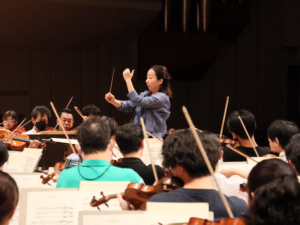 NHKSO_Tokyo's tweet photo. #N響 定期公演6月Cプログラム 🎶
6/14(金)15(土) #沖澤のどか 指揮の #フランス ・プログラム。本日は会場の #NHKホール で練習が行われました🎶
#ドビュッシー 《夜想曲》の第3曲「シレーヌ」では #東京混声合唱団 の女声合唱が神秘的な歌声を奏でます。
#Debussy #Ravel #Ibert #DenisKozhukhin #NodokaOkisawa
#イベール #ラヴェル とフランス近代音楽を代表する作曲家たちの色彩豊かな世界をお楽しみください✨
チケット残券あり。当日券も販売あります🎫