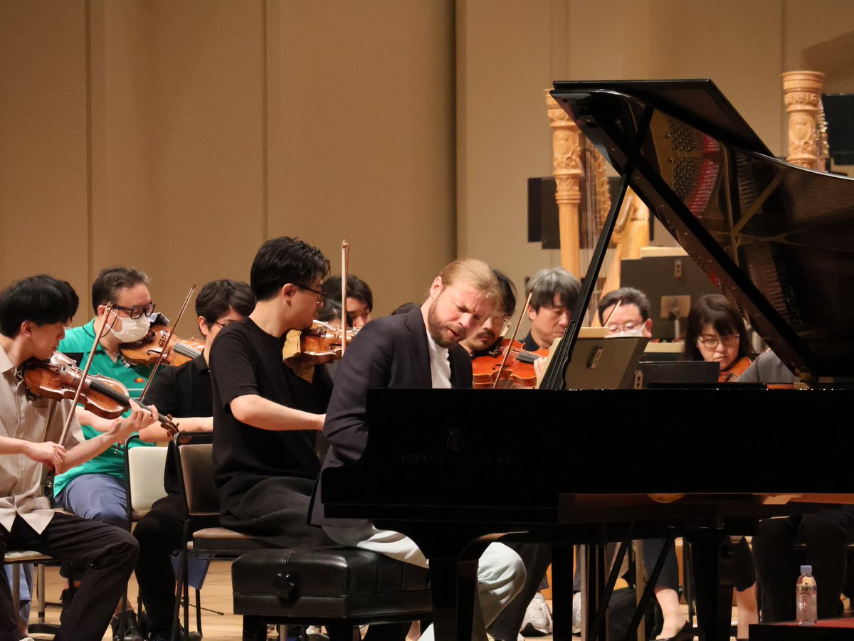 NHKSO_Tokyo's tweet photo. #N響 定期公演6月Cプログラム 🎶
6/14(金)15(土) #沖澤のどか 指揮の #フランス ・プログラム。本日は会場の #NHKホール で練習が行われました🎶
#ドビュッシー 《夜想曲》の第3曲「シレーヌ」では #東京混声合唱団 の女声合唱が神秘的な歌声を奏でます。
#Debussy #Ravel #Ibert #DenisKozhukhin #NodokaOkisawa
#イベール #ラヴェル とフランス近代音楽を代表する作曲家たちの色彩豊かな世界をお楽しみください✨
チケット残券あり。当日券も販売あります🎫
