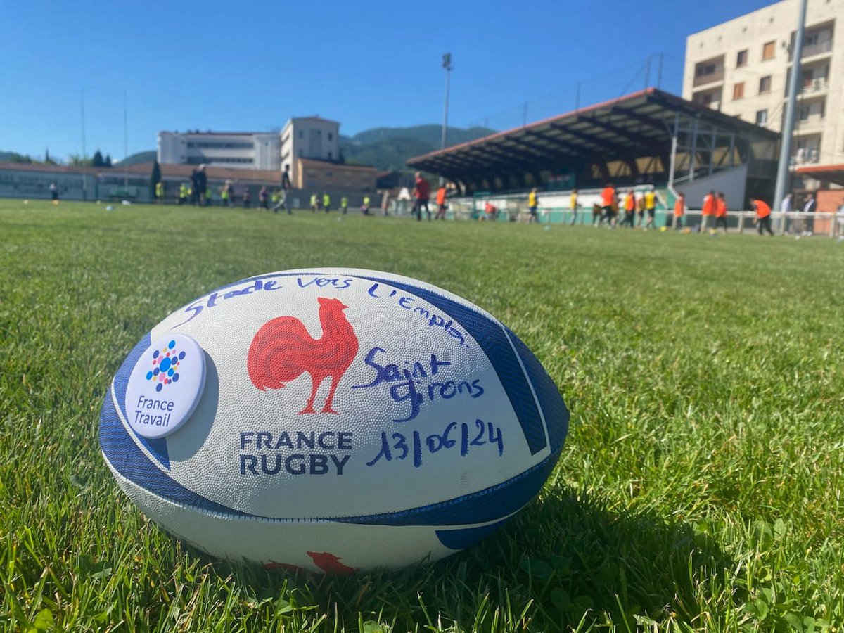 Candidats + Recruteurs ont le même maillot aujourd'hui à #SaintGirons ➡️ "Du Stade Vers l'#Emploi" Avec <a href="/FranceTravail/">France Travail</a> , <a href="/LigueOcRugby/">Ligue Occitanie Rugby</a> <a href="/LionsvertsSGSC/">Saint-Girons Sporting-Club</a>, la Ville,
9️⃣0⃣ participants pour casser les codes du #recrutement / #valeursdusport 
<a href="/muriellehenry1/">Murielle HENRY</a> <a href="/FTravail_OCC/">France Travail Occitanie</a> <a href="/PE_IglesiasM/">Miguel Iglesias</a>