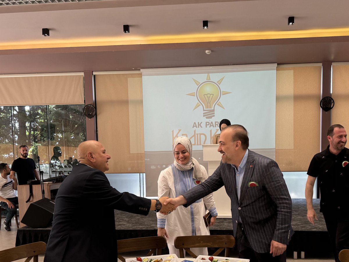 akkadinizmit41's tweet photo. Babalar Günü dolayısıyla kıymetli babalarımıza yönelik düzenlemiş olduğumuz kahvaltı programımızı; İl Başkanımız @SahinTalus, Milletvekilimiz @RSKatircioglu, İl Kadın Kolları Başkan V. Şafak Durak, İlçe Başkanımız @HDokuzlar, kıymetli katılımcılarımızla birlikte gerçekleştirdik. https://t.co/ZzEvDR4hKM