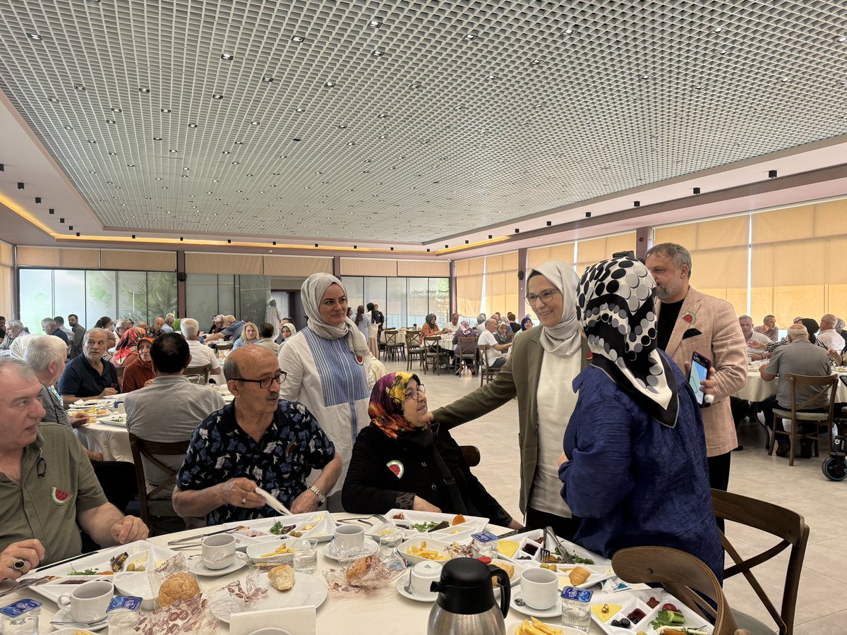 akkadinizmit41's tweet photo. Babalar Günü dolayısıyla kıymetli babalarımıza yönelik düzenlemiş olduğumuz kahvaltı programımızı; İl Başkanımız @SahinTalus, Milletvekilimiz @RSKatircioglu, İl Kadın Kolları Başkan V. Şafak Durak, İlçe Başkanımız @HDokuzlar, kıymetli katılımcılarımızla birlikte gerçekleştirdik. https://t.co/ZzEvDR4hKM