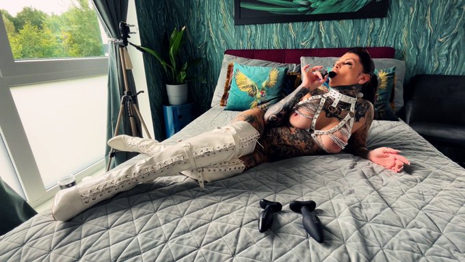 Zum Mittag gab es dann&hellip;ich stehe ja unheimlich auf Anal. Wer noch? https://t.co/108rlzUXXn