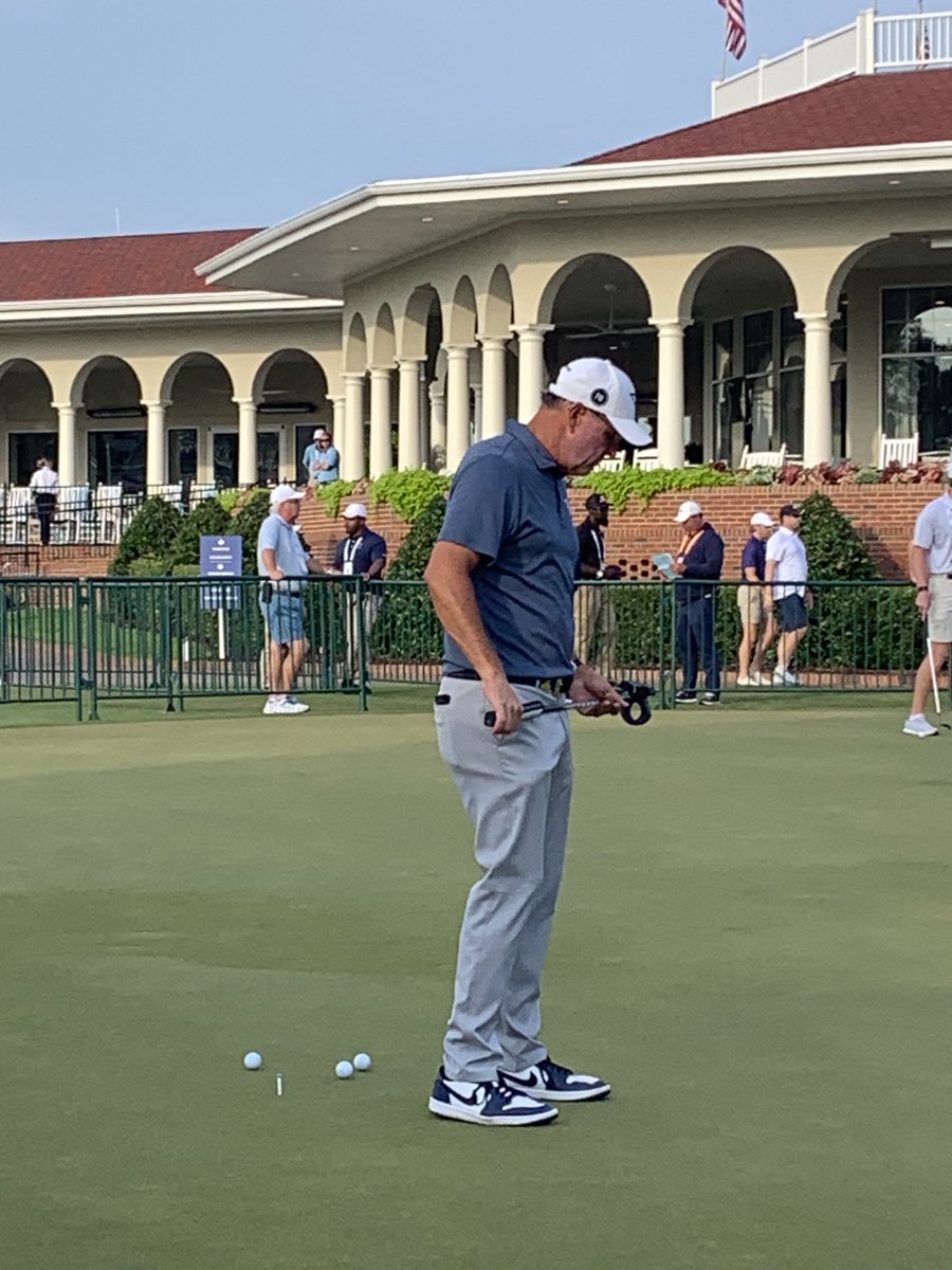 BoDavidsonNC's tweet photo. Let’s go Phil. Thursday morning ⁦⁦@usopengolf⁩ https://t.co/iU8MYXanzB