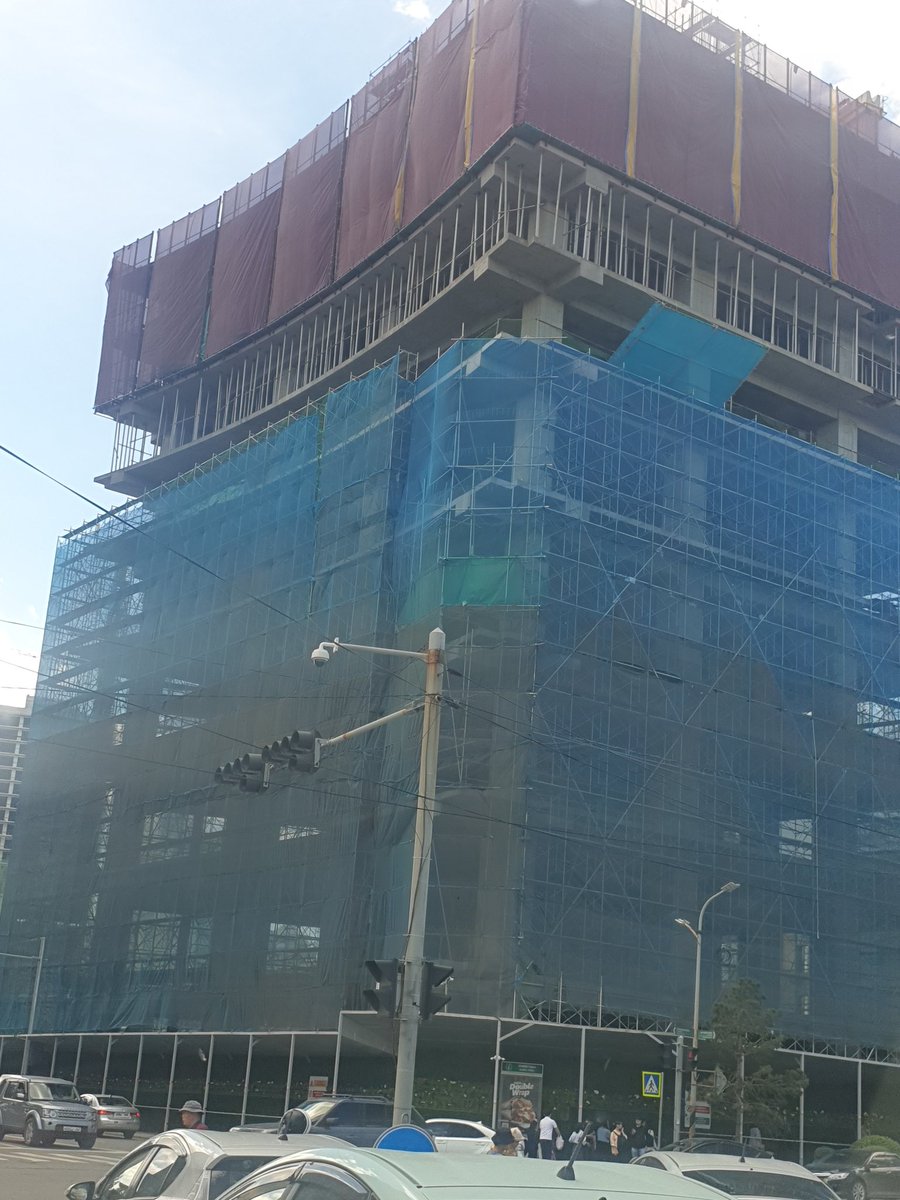 Анхны ерөнхийлөгчийн маань гэрийн буурин дээр сүндэрлэж бдг шүү