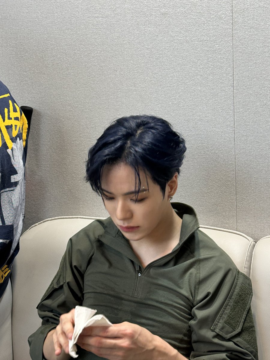 wyoonw's tweet photo. 재혁아 https://t.co/myEiFiJKOv