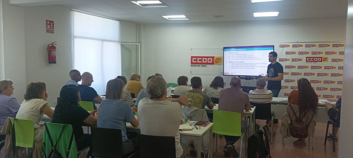 Avui a #Tortosa estem formant a les nostres delegades i delegats de prevenció amb un taller d'ergonomia amb perspectiva de gènere.
Una eina que ens dóna una visió real i ajustada dels riscos ergonòmics als nostres centres de treball.#FormacioCCOO
<a href="/ccoosalutlab/">Salut Laboral CCOO</a> <a href="/ccoocatalunya/">CCOO de Catalunya</a>