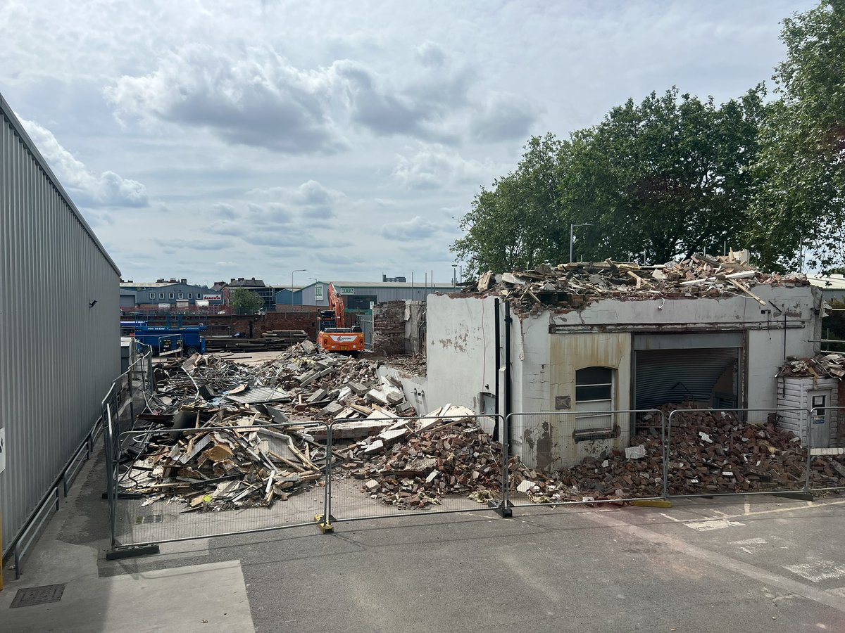 SangwinGroup's tweet image. This weeks progress! 

#factoryextension #demolition #buildingdemolition